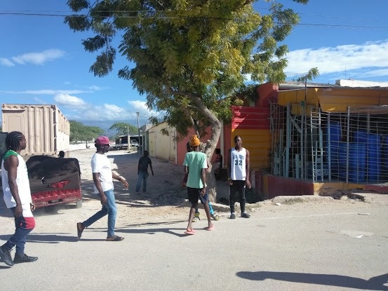 Comerciantes Pedernales denuncian amenaza por desalojo para construir verja perimetral fronteriza con Haití