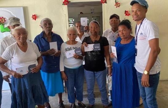 Conape celebra la Navidad con adultos mayores en los centros diurnos