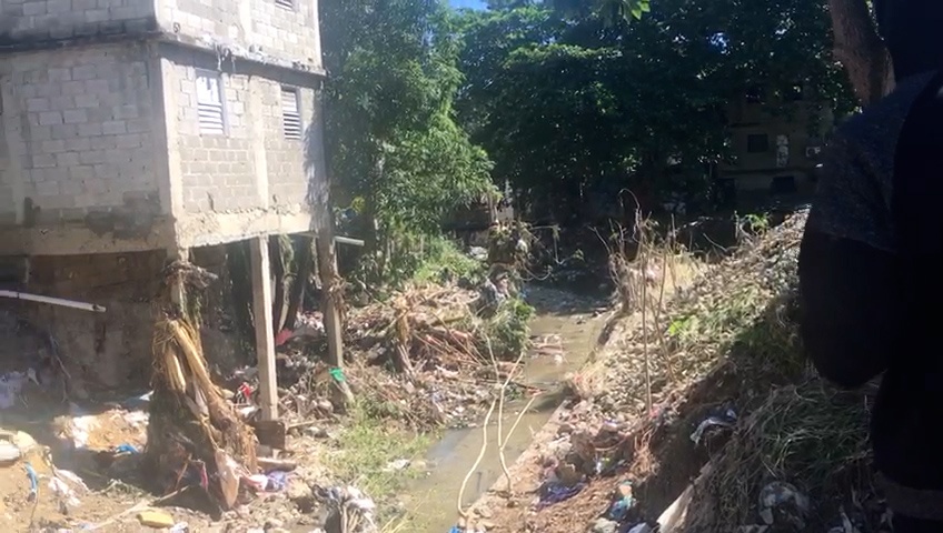 Residentes del sector “Las Ochocientas”  sumido en el sufrimiento  por el hedor y contaminación de materia fecal