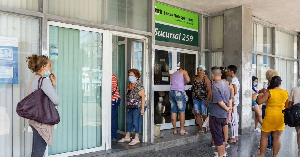 Bancos de La Habana comienzan operaciones con tarjetas rusas MIR
