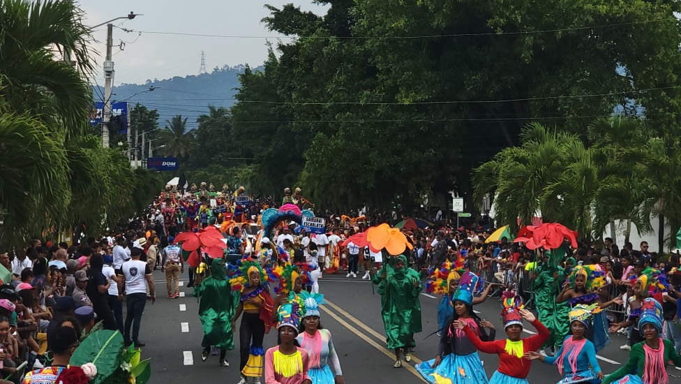 Bonao se convirtió en la capital del desfile regional celebrando junto a El Torito  el cierre de su carnaval