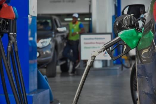 Industria y Comercio mantendrá invariable el precio de los combustibles esta semana