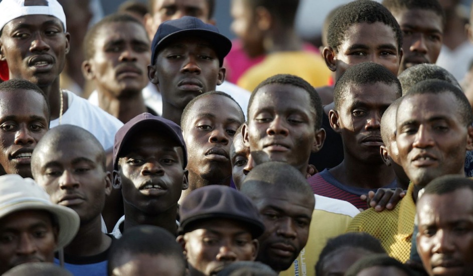 Informe de Amnistía Internacional dice el muro fronterizo agravaría las xenofobia, la discriminación y limitaría las rutas seguras para los haitianos