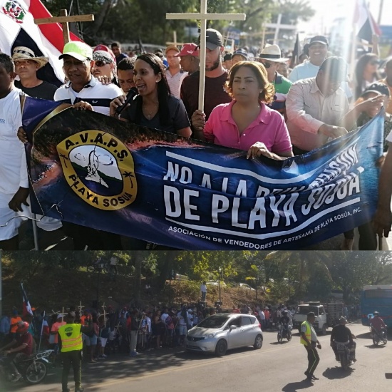Vendedores de artesanías en Playa Sosa realizan marcha vestida de negro exigiendo a las autoridades que atiendan a sus reclamos