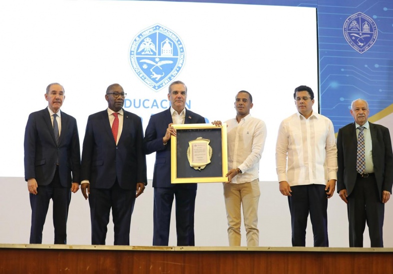 Estudiantes de la UASD reconocen al presidente Abinader por impulsar enriquecimiento académico y empoderamiento de la juventud dominicana