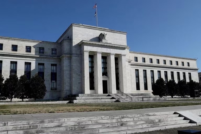 En medio de crisis de los bancos, la Reserva Federal de Estados Unidos sube la tasa de interés por novena vez consecutiva en este año