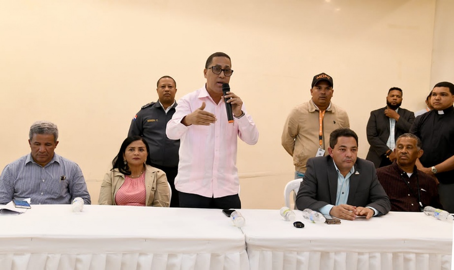 Obras Públicas y Alcaldía SDE inician diálogo con comunitarios sobre ampliación autopista a San Isidro 