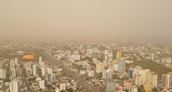 A partir de hoy se incrementará la ola de calor producto de la llegada del polvo del Sahara