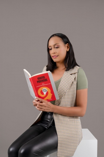 Periodista Yajaira Antonio pondrá en circulación su libro Hábitos Poderosos, 43 Lecciones para transformar tu vida