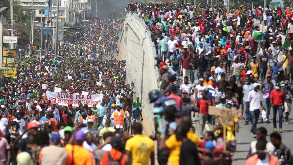 Haitianos marchan hoy por renuncia de Henry Ariel y en solidaridad con los habitantes de Juana Méndez