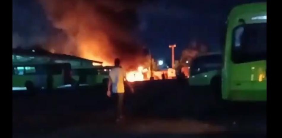 OMSA investigará el incendio de tres de sus vehículos en el parque del hipódromo Las Américas 