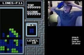 Jugador de 13 años logra historia al convertirse en el primero en ganarle al “invencible” Tetris