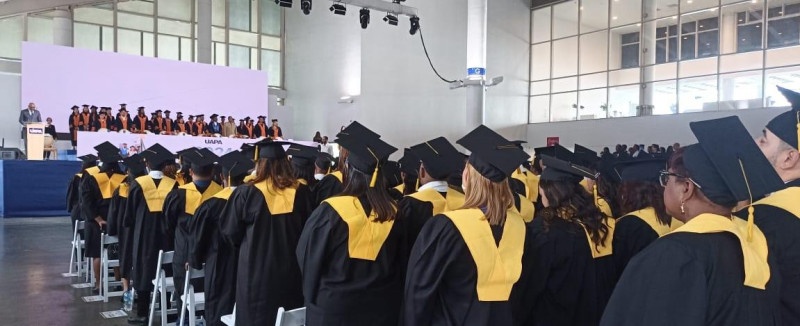 12 privados de libertad se gradúan de estudios superiores a través de la Universidad UAPA