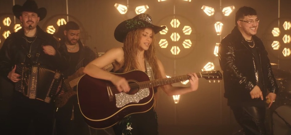 Shakira estrenó el video oficial de la canción ‘Entre paréntesis’ con Grupo Frontera