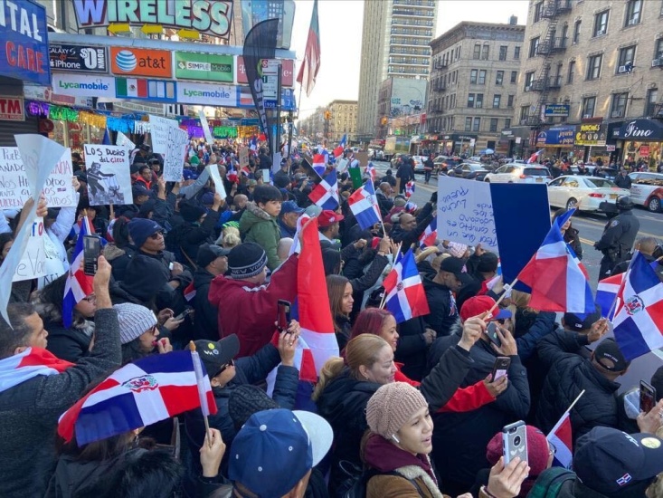 Dominicanos en NY llaman apoyar protestas en contra cobro US$10 y otras medidas