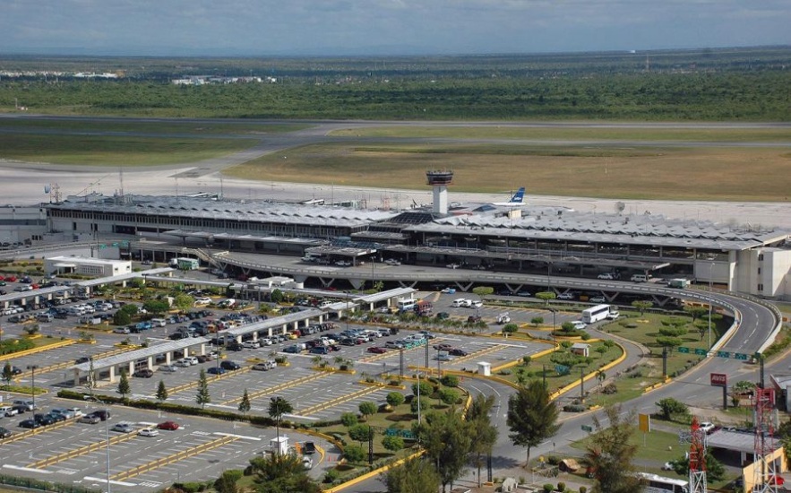 La normalidad retorna Aeropuerto Internacional de Las Américas tras desprendimiento en una pista