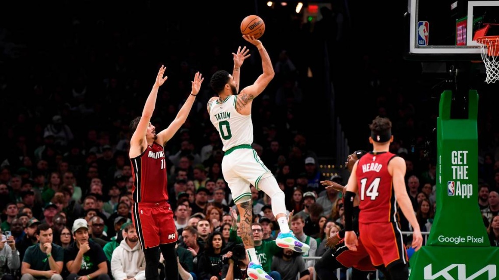 Los Celtics aplastan a los Heat y ponen serie 1-0