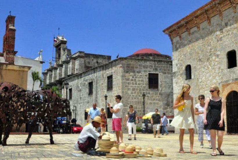 Solo 5.7 % de turistas ve como elevados los precios en la República Dominican
