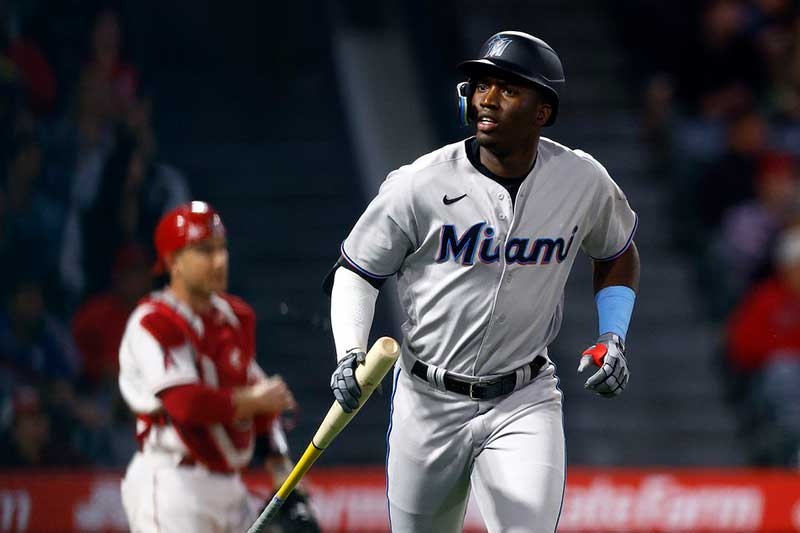El dominicano José Soriano cede una carrera hasta el octavo; Angelinos vencen 5-1 a Marineros