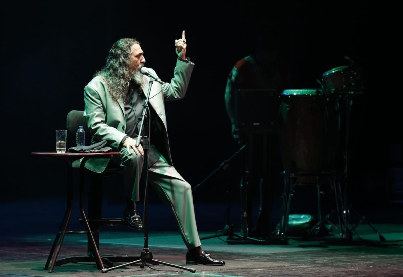 Públicose rinde ante "El Cigala" y su arte flamenco en el Teatro Nacional