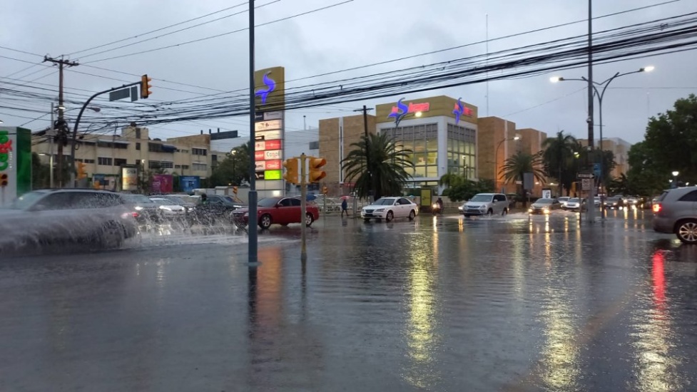Onda tropical y vaguada provocarán aguaceros con tormentas eléctricas este miércoles