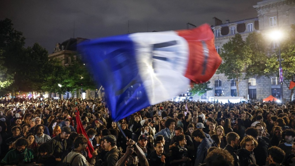 El ‘todos contra la ultraderecha’ funciona en Francia: la izquierda gana las elecciones, pero sin mayoría para gobernar