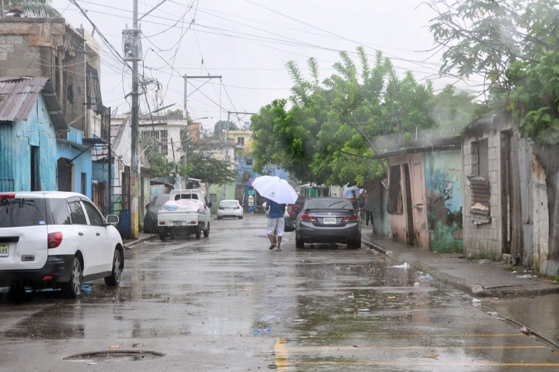 Elevan a 19 provincias en alerta por aguaceros de onda tropical; El Gran Santo Domingo fue colocado en alerta amarilla por las lluvias
