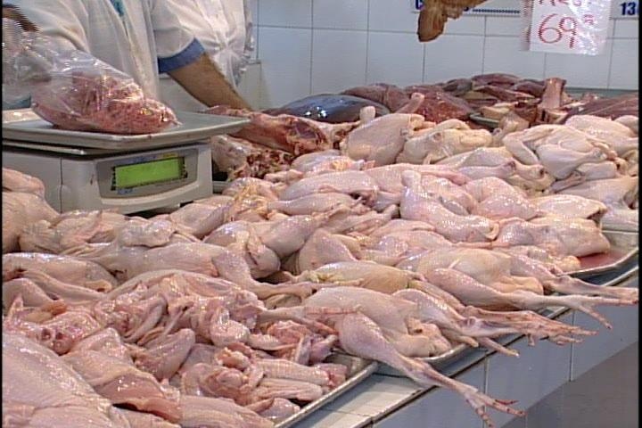 Continúa escasez y se especula con altos precios de la carne de pollo