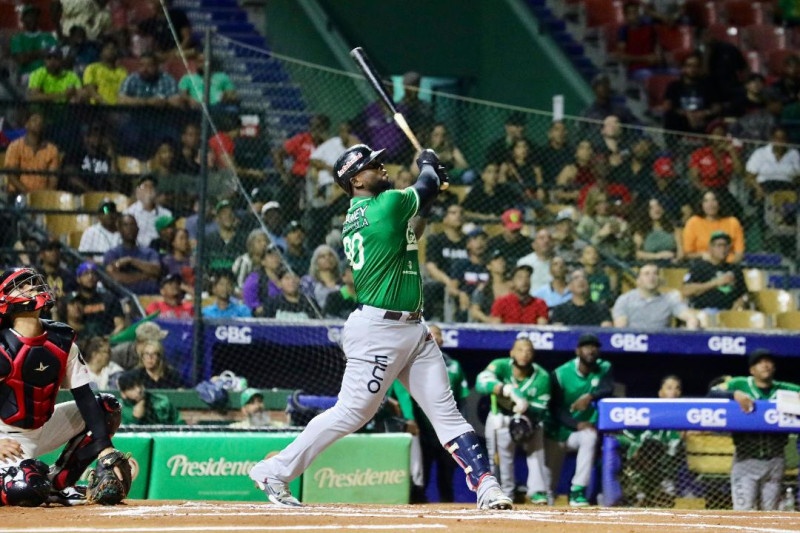 Estrellas Orientales ganan a los Cardenales de Lara, en el inicio de la serie Choque de Gigantes en Miami