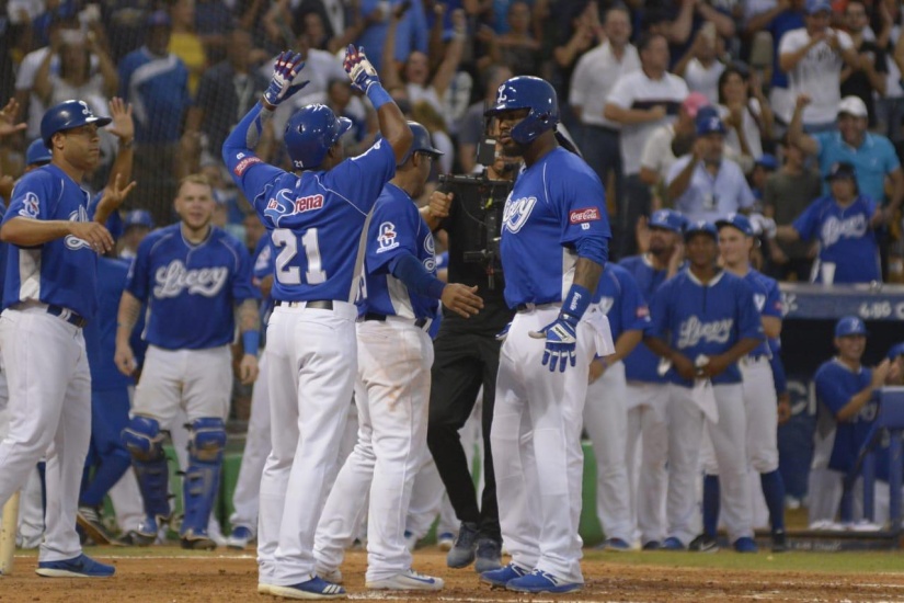 Los Tigres del Licey le dan paliza récord a las Aguílas 25-3;Gigantes se ponen a medio juego, resúmen 