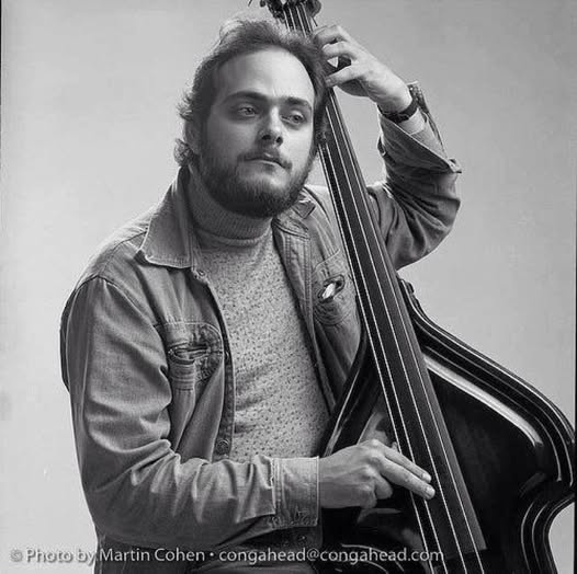 Andy González, estelar músico, un derroche de inteligencia, conocimiento y calidad, gusto y amor por la música 