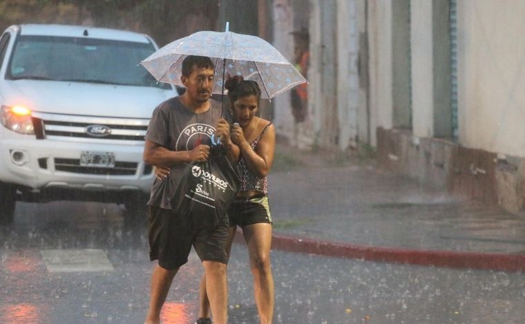 Pronóstico dominical lluvias débiles y dispersas, en algunas partes; temperaturas calurosa en el día y agradable en la noche