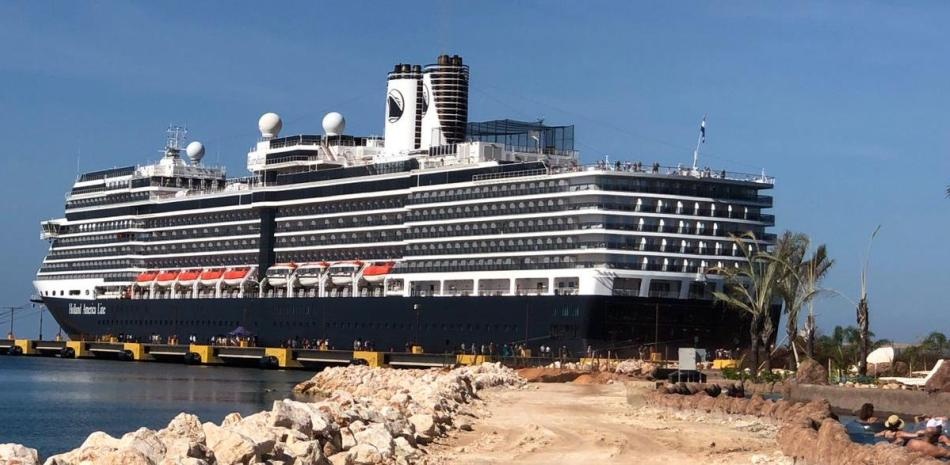 Tercer crucero de enero y la octava embarcación turística del 2024-2025 llega al muelle de Cabo Rojo