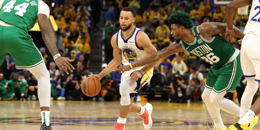 Celtics vencen Warriors, su derrota más abultada 125-85 en casa en 40 años; Knicks vencen Hawks, resúmen 