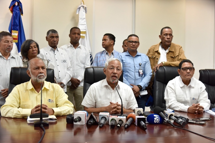 Acuerdo entre Educación y ADP para aumento de sueldo a los profesores será en base a que saquen entre 65 y 69 puntos en la evaluación docente