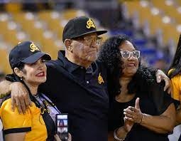 Fallece Mendy López, veterano narrador y la voz de las Águilas Cibaeñas