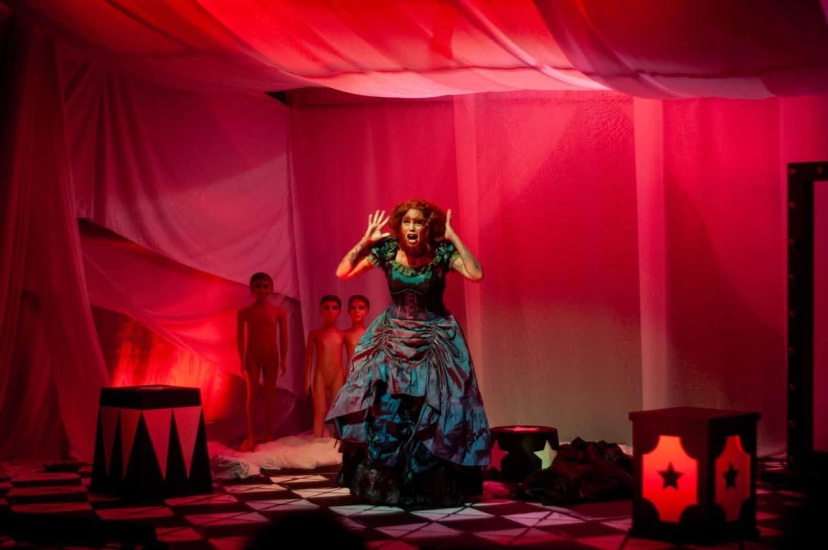 Sabrina Gómez presenta con éxitos  "La Monstrua", que continua este fin de semana