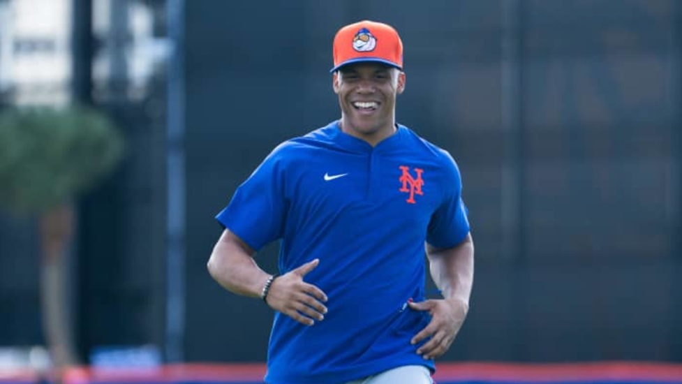 Juan Soto monta espectáculo en los campos de entrenamientos de los Mets; atrajo una multitud de miradas con su llegada a los entrenamientos de Mets