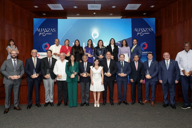  Abinader encabeza acto de reconocimiento de ProDominicana a las 10 empresas más destacadas en exportación durante 2024