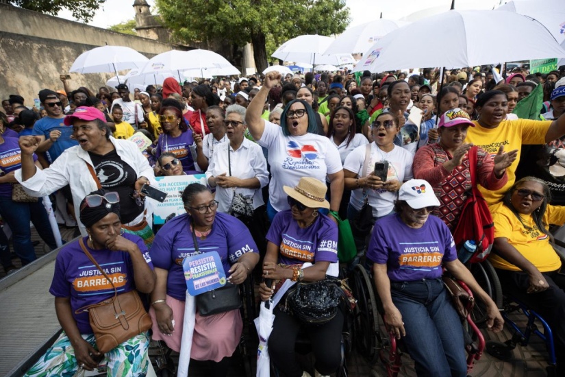 En el Día Internacional de la Mujer, cientos se manifiestan en Santo Domingo en reclamo de justicia y equidad