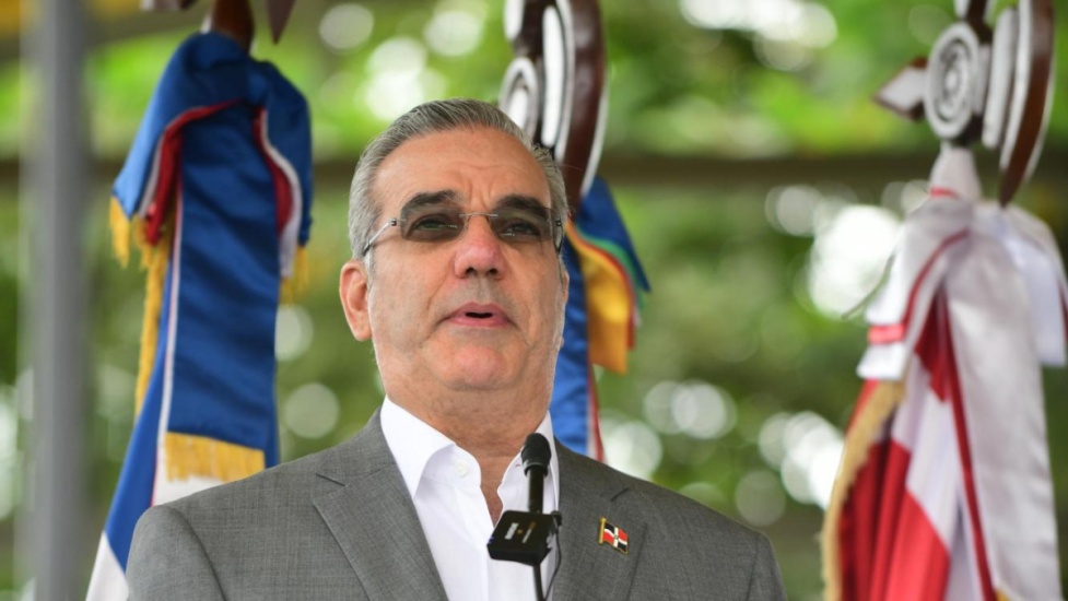 Según elDiario.es de España, Abinader llamó al ex-presidente español José María Aznar por vídeo del PP