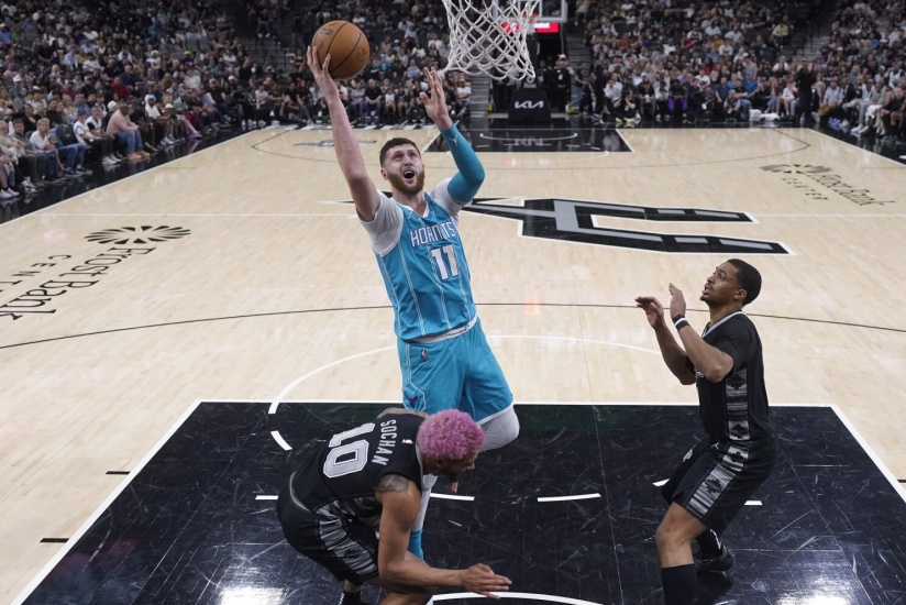 Charlotte pone marca de franquicia con 26 triples en triunfo: Harden y Leonard guían Clippers, resúmen