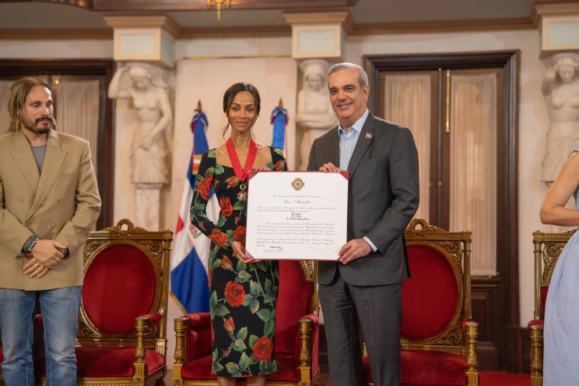 Con la Orden de Cristóbal Colón, presidente Luis Abinader condecora a la actriz Zoe Saldaña