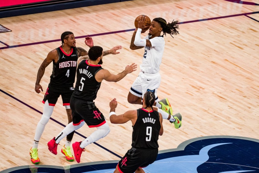 Oklahoma deprime a Memphis, Cleveland va a 'playoff' y Boston se infla de triples; Thunder, Clippers y Bucks ganan