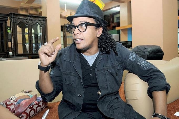 "El Negrito de Villa " aterriza a sus 65 años de vida y casi casi 40 de carrera artística ininterrumpida