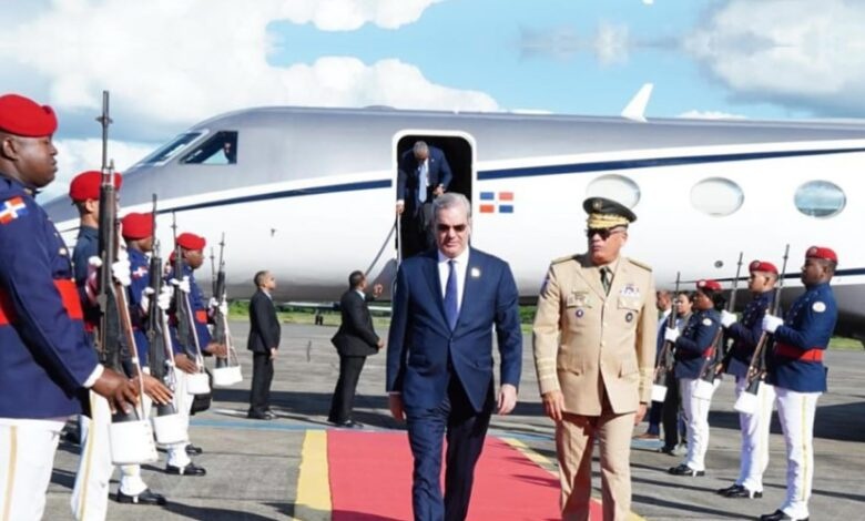 Presidente Luis Abinader, regresó al país la madrugada de este domingo tras una visita oficial al Uruguay, 