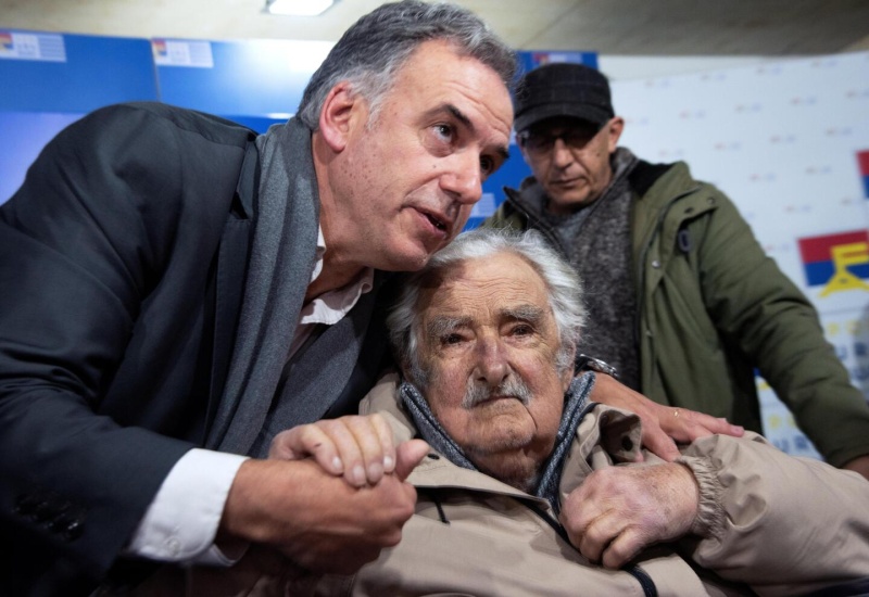  Yamandú Orsi, el delfín de José Mujica, asume como presidente de Uruguay