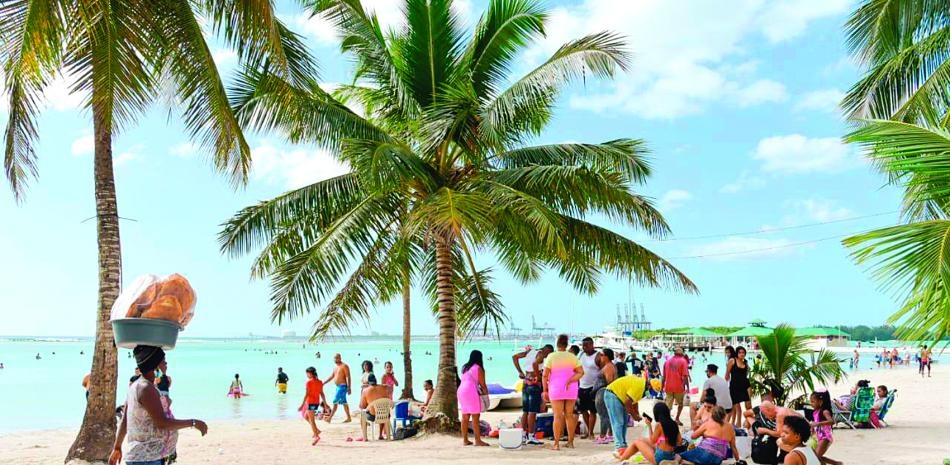 Turismo dispone la prohibición de venta ambulante de bebidas alcohólicas en playas