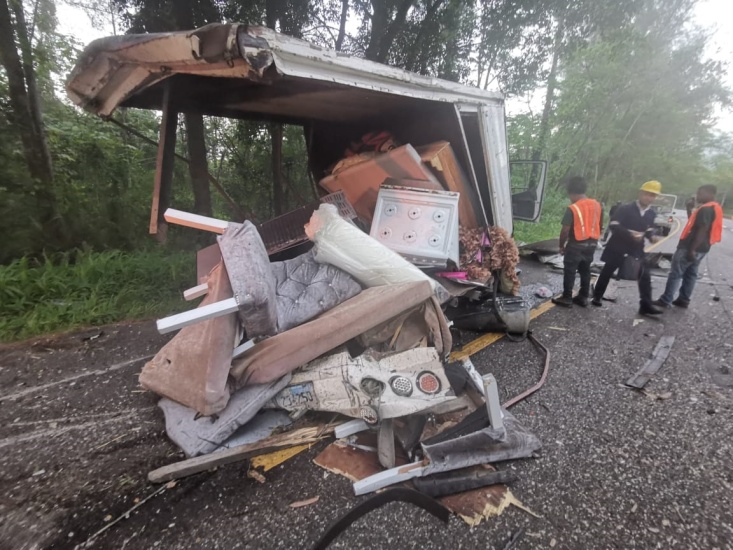 Dos muertos y tres heridos es el balance de un choque ocurrido esta madrugada en el Kilómetro 13 de la autopista Duarte