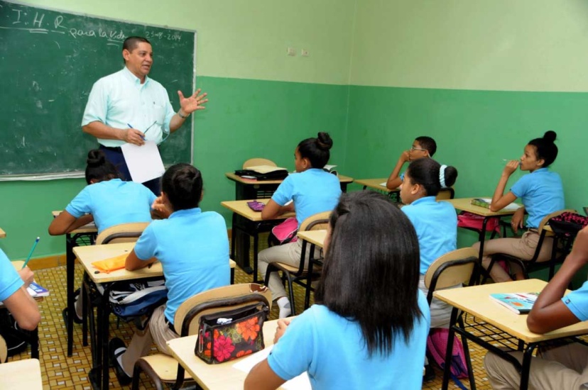 Ministerio de Educación convoca a estudiantes y docentes reintegrarse a clases este lunes tras Semana Santa